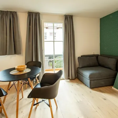 Am Schlossplatz, Z. 2 3*